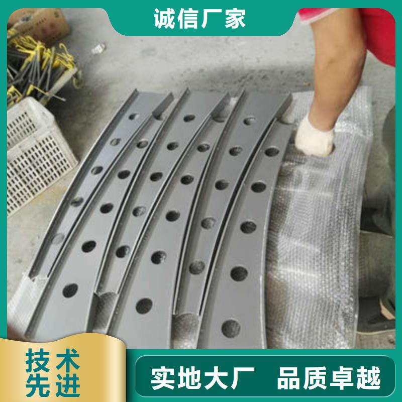 防撞立柱_河堤护栏实拍展现