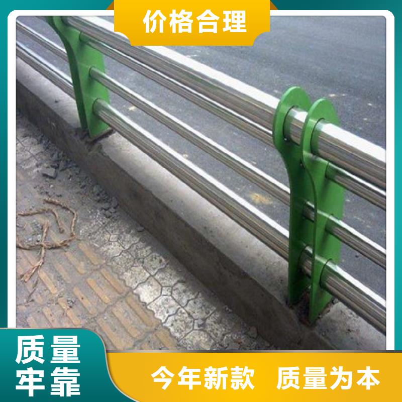 内衬不锈钢复合管视频{lcbaiqiang}防撞护栏厂家