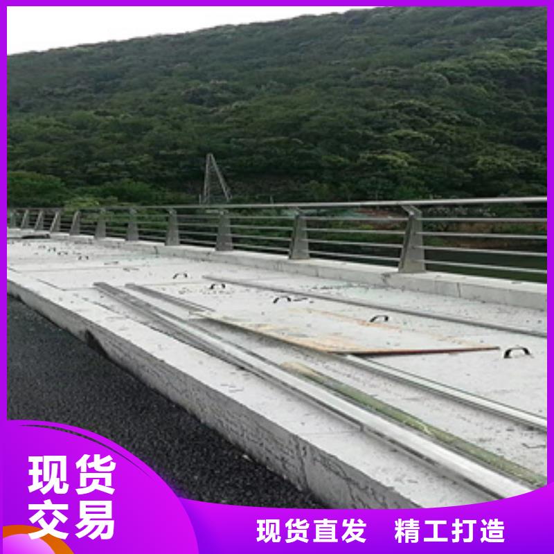 复合管公路隔离栏杆选择聚宜兴实力老厂