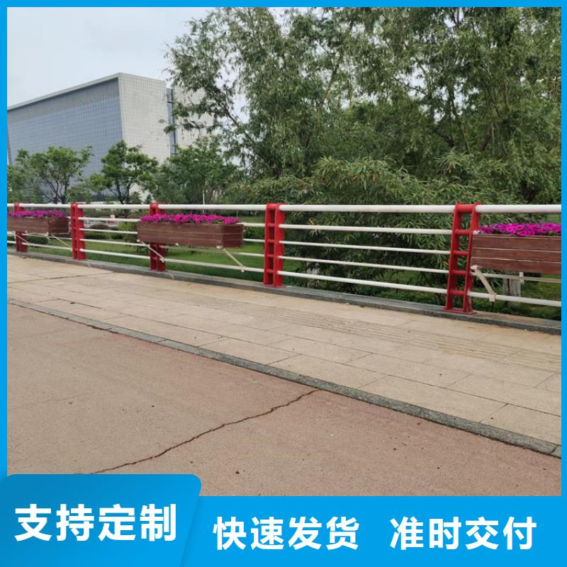 氟碳漆喷塑防撞护栏木纹转印护栏厂家购买的是放心