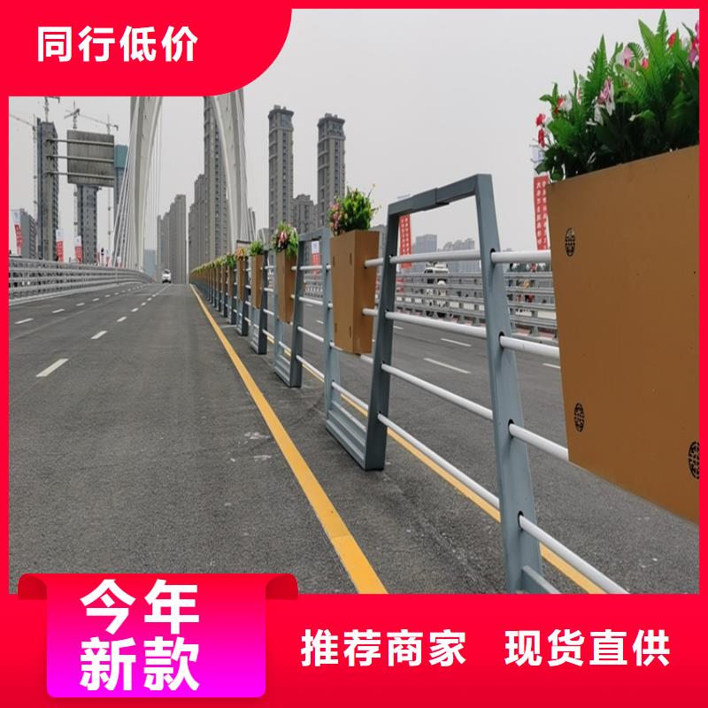 氟碳漆喷塑防撞护栏木纹转印护栏厂家购买的是放心