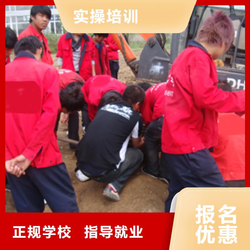 挖掘机操作_保定虎振学校指导就业