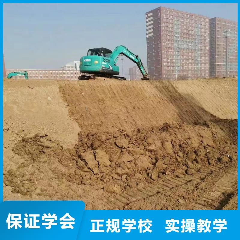 挖掘机操作_保定虎振学校指导就业
