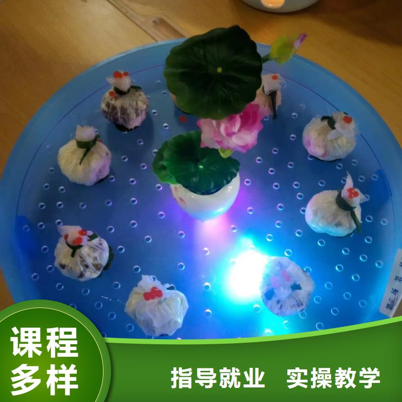 学厨师怎么样厨师技校电话学厨师烹饪就到虎振技校学厨师烹饪哪家学校好