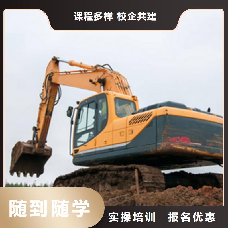 哪里能学挖掘机钩机驾驶学铲车装载机来虎振学校塔吊叉车驾驶学校哪家好