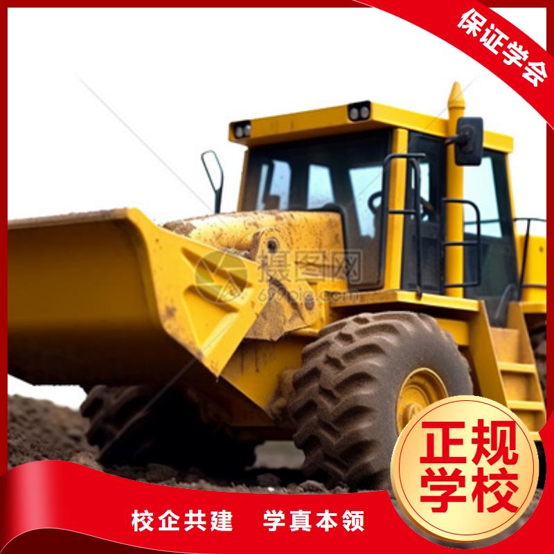 哪有挖掘机钩机驾驶学校初中毕业学什么技术好