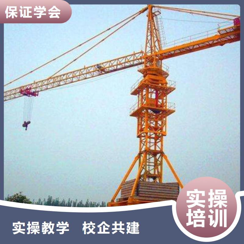 学开挖挠机学费多少钱铲车驾驶培训学校哪个技校培训塔吊叉车