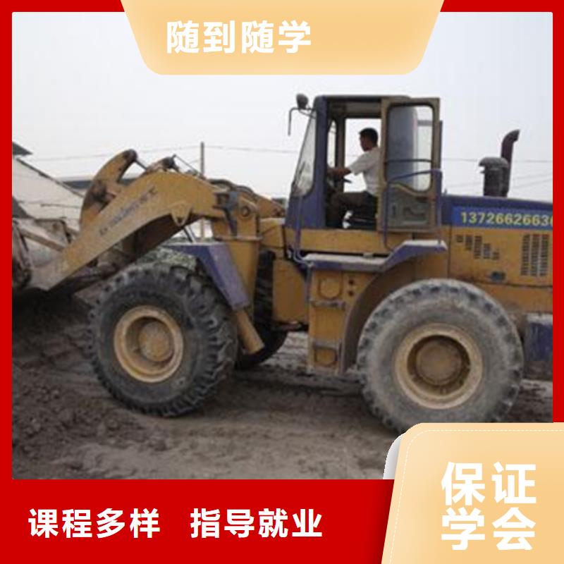 阜城学挖掘机钩机来虎振学校去哪里学挖掘机比较好