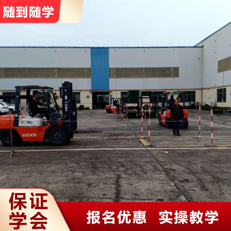 临城挖掘机挖铙机短期培训挖掘机钩机学校排行榜