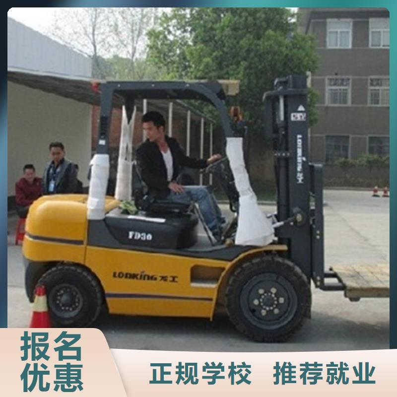 学挖掘机钩机来虎振学校设备新场地大