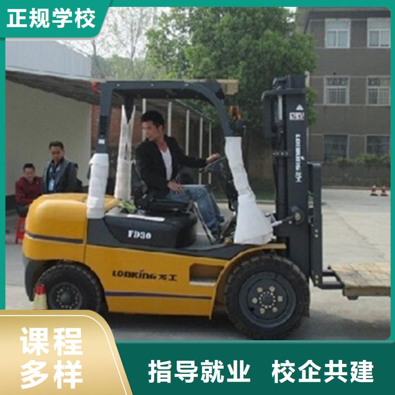 虎振学钩机学费多少钱挖掘机挖铙机技校哪家强