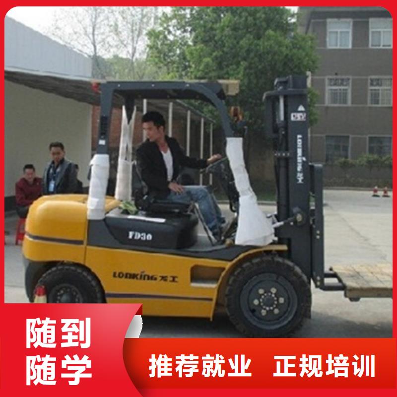 哪个技校能学挖沟机驾驶装载机驾校哪家好哪个技校能学塔吊叉车驾驶