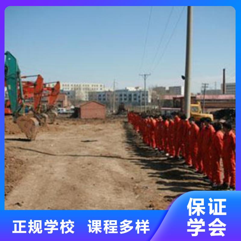 哪里能学挖掘机钩机驾驶学铲车装载机来虎振学校塔吊叉车驾驶学校哪家好