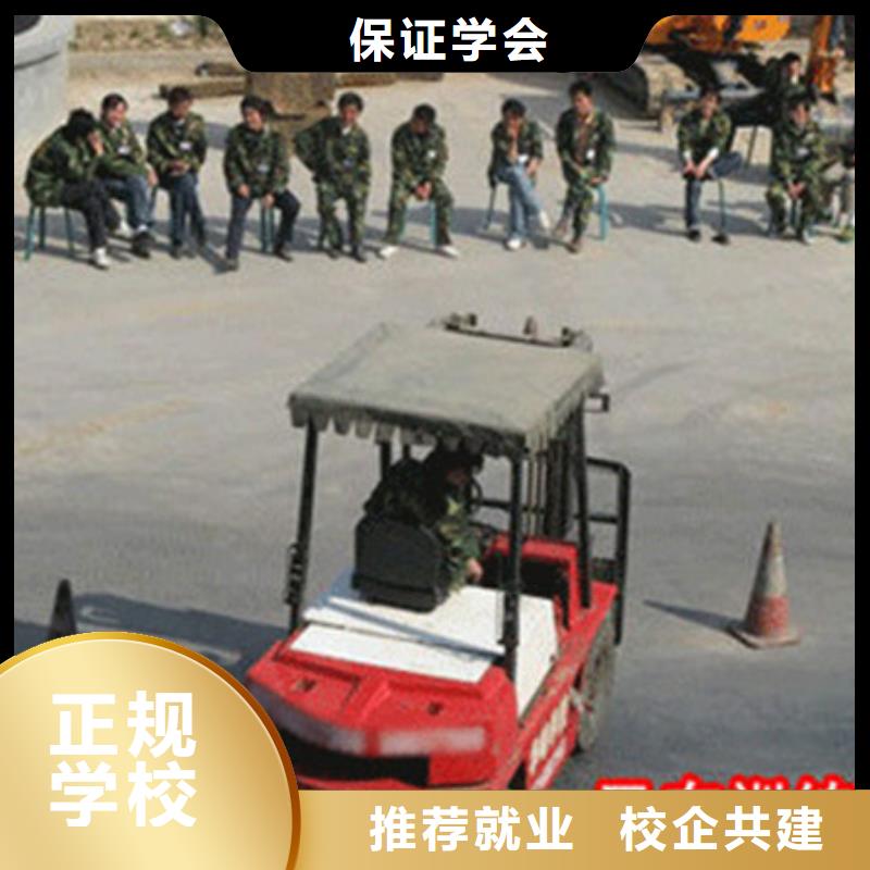 哪有挖掘机钩机驾驶学校初中毕业学什么技术好
