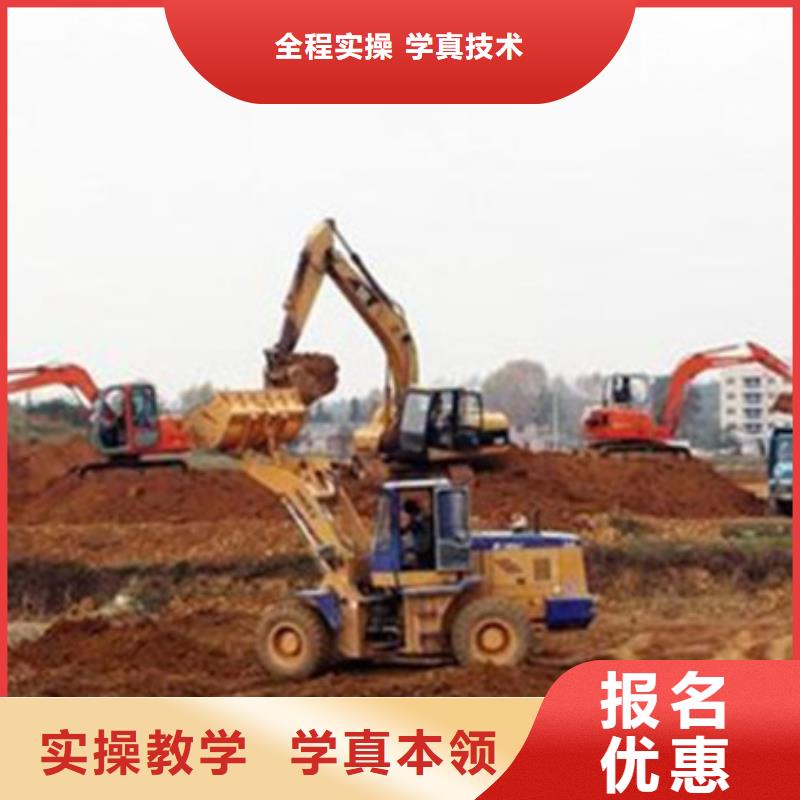挖掘机钩机技校哪家好|的挖铙机学校