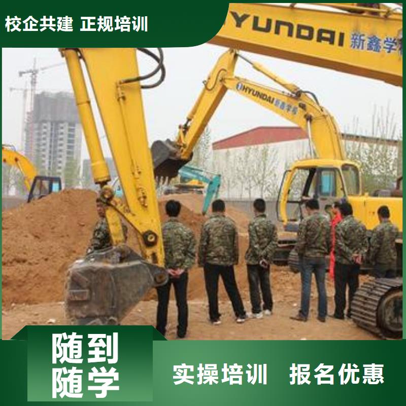 挖土机挖挠机驾校哪家好设备新场地大
