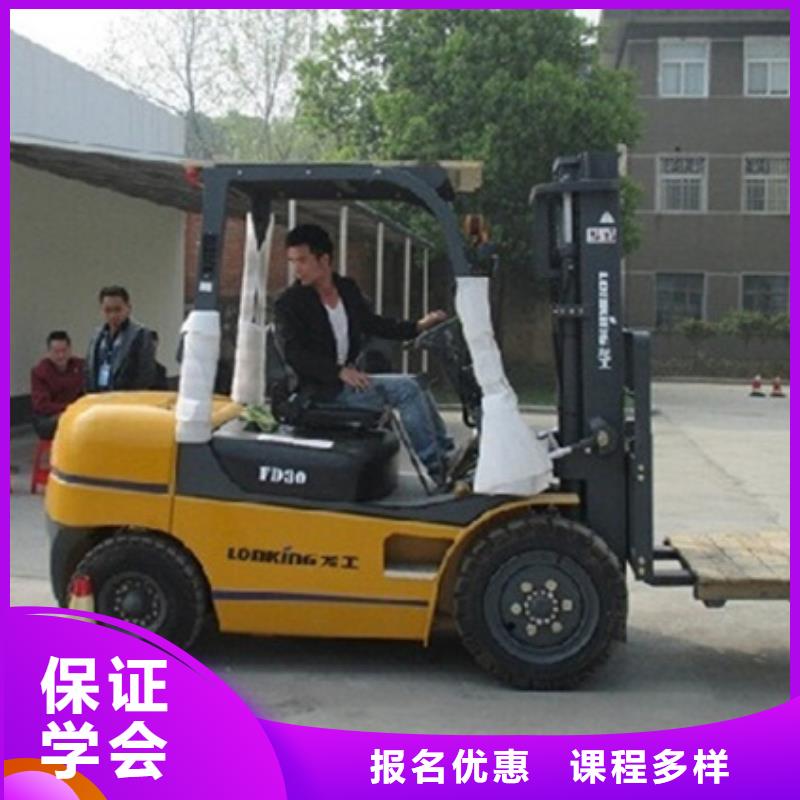 哪个技校学开铲车装载机真车实练不用模拟机
