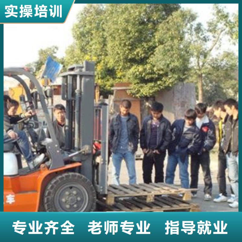 冀州虎振学装载机铲车怎么样铲车培训场地大设备多