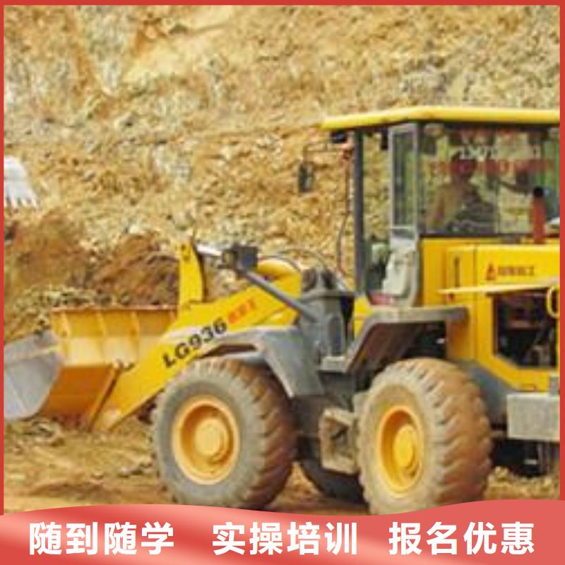 冀州虎振学装载机铲车怎么样铲车培训场地大设备多