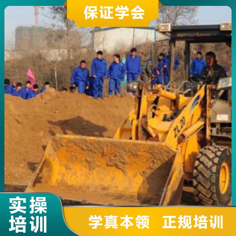 装载机叉车考证培训班军事化管理封闭式校园