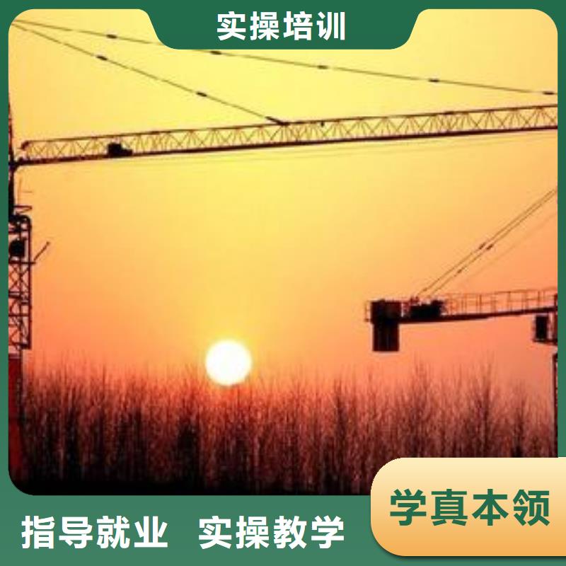 专业的塔吊叉车培训学校校企合作实战教学
