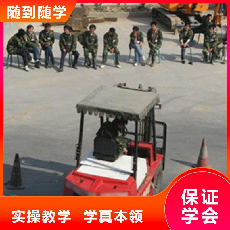 专业的塔吊叉车培训学校学不会可免费再学