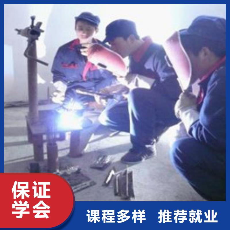 哪里有手把焊短期培训班氩弧焊二保焊技校哪家好虎振特种焊接培训学校