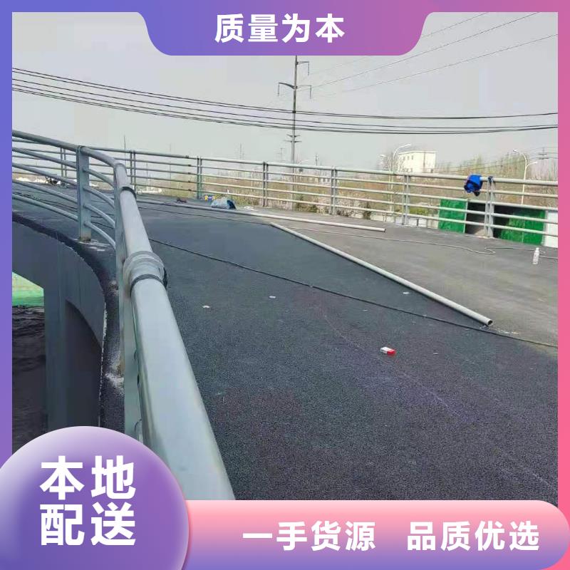 人行道护栏色彩亮丽