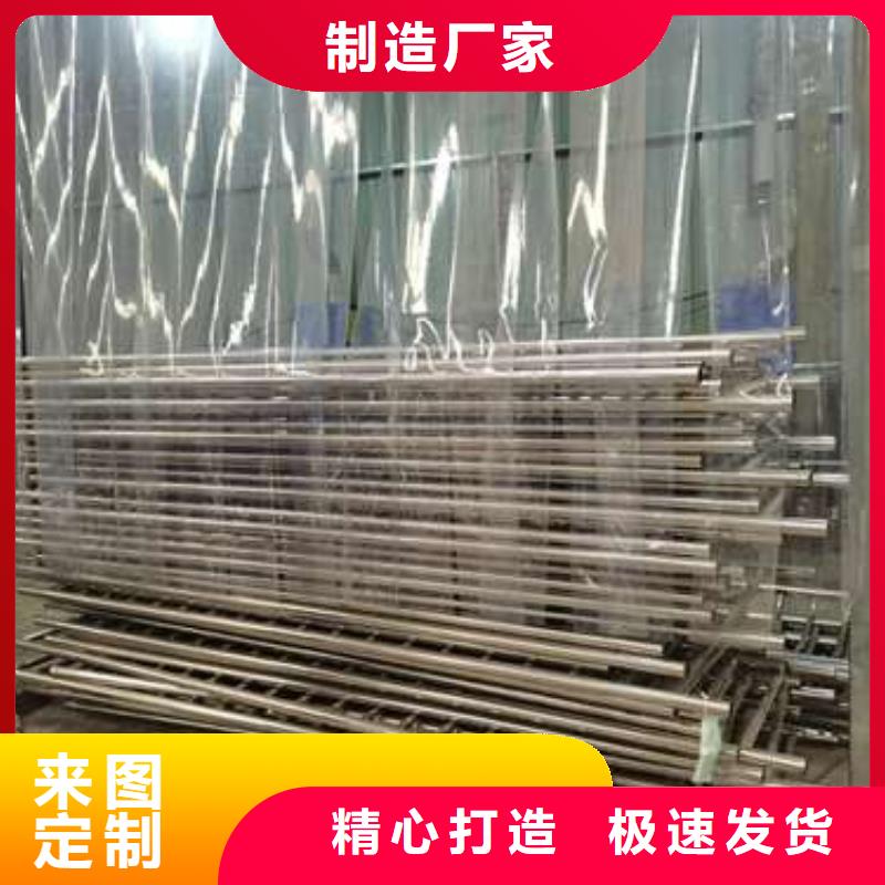 桥上的防撞护栏低廉坚固