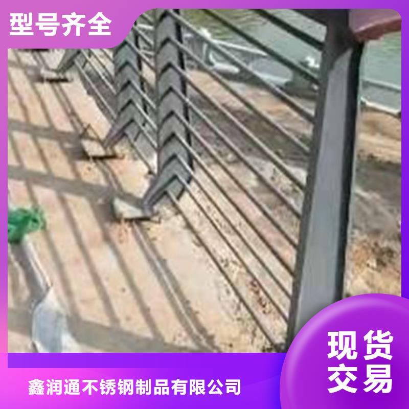 防撞护栏上的钢管栏杆材质优良
