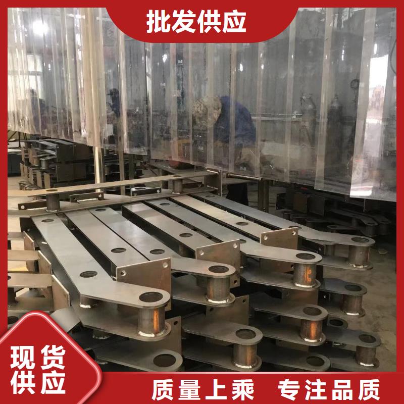 防撞护栏上的钢管栏杆规格齐全