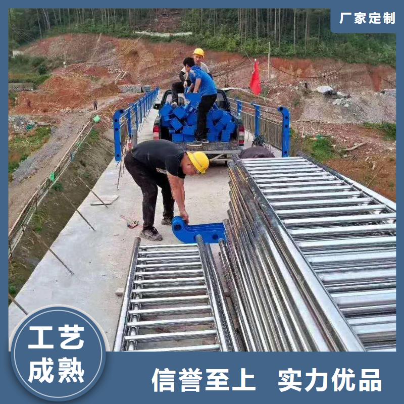 201不锈钢碳素钢复合管栏杆现场安装