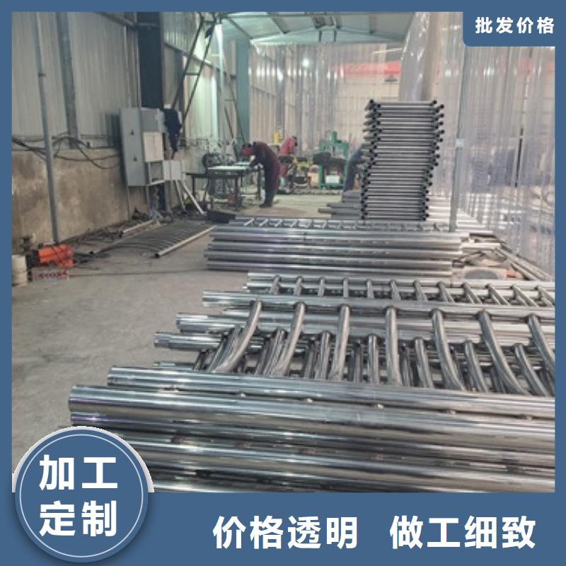 防撞护栏上的钢管栏杆欢迎采购