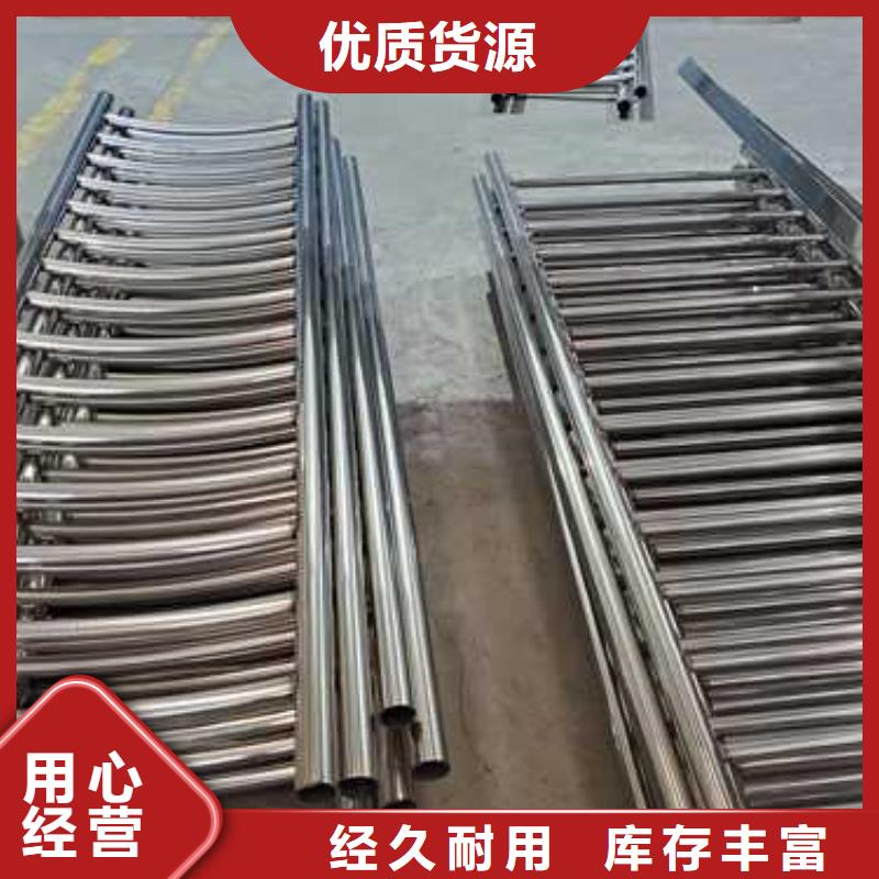公路上的护栏多年经营经验
