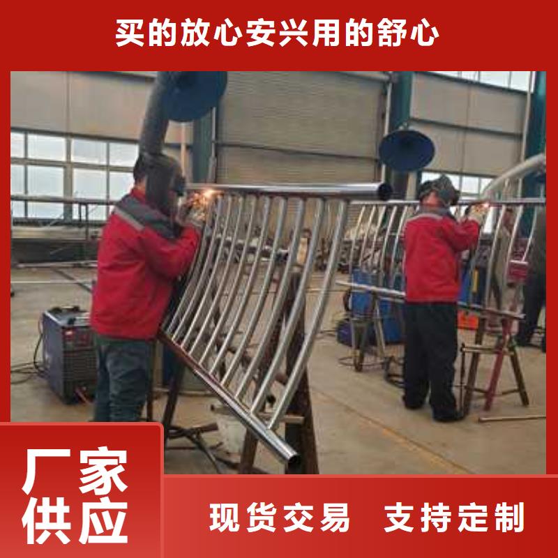 公路上的护栏多年经营经验