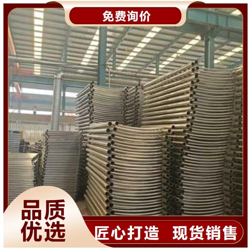 公路上的护栏多年经营经验