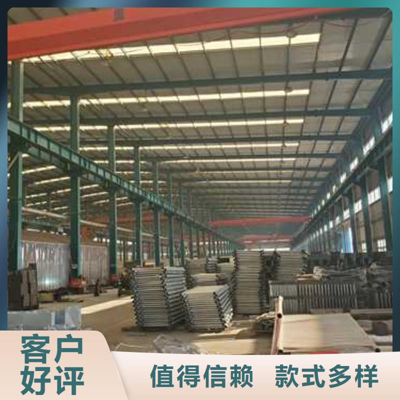常年供应公路灯光护栏-放心