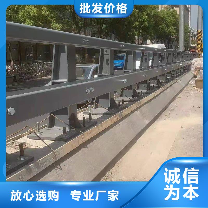 河道桥梁防撞护栏固定牢靠