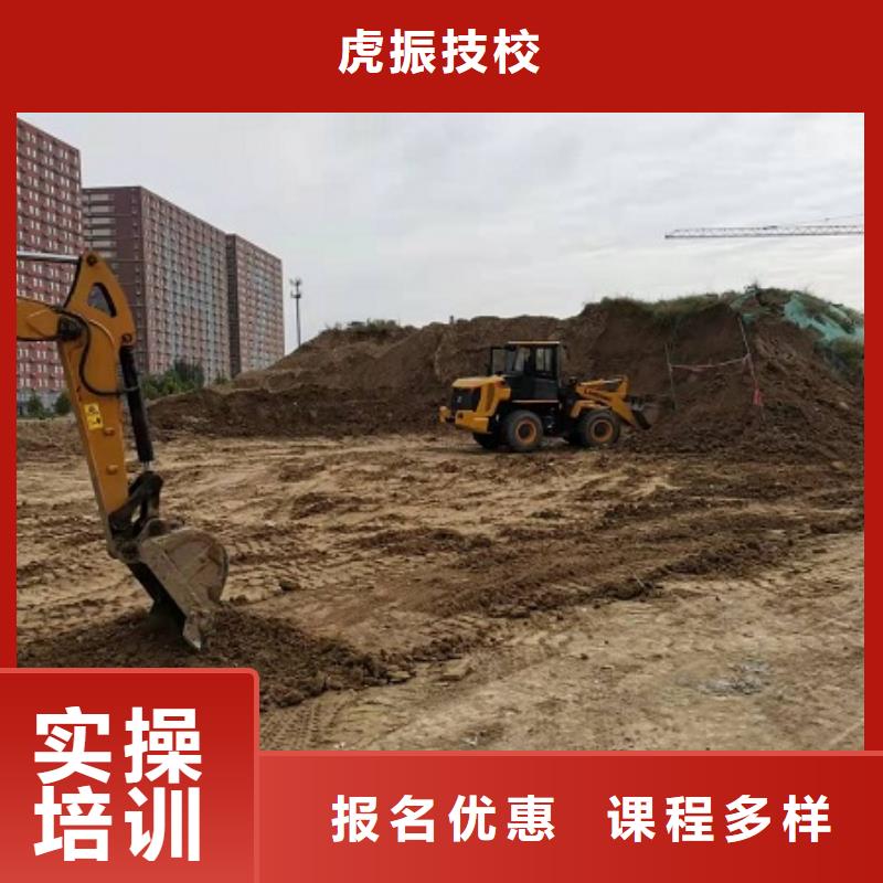 【挖掘机学校-哪里能学挖掘机就业前景好】
