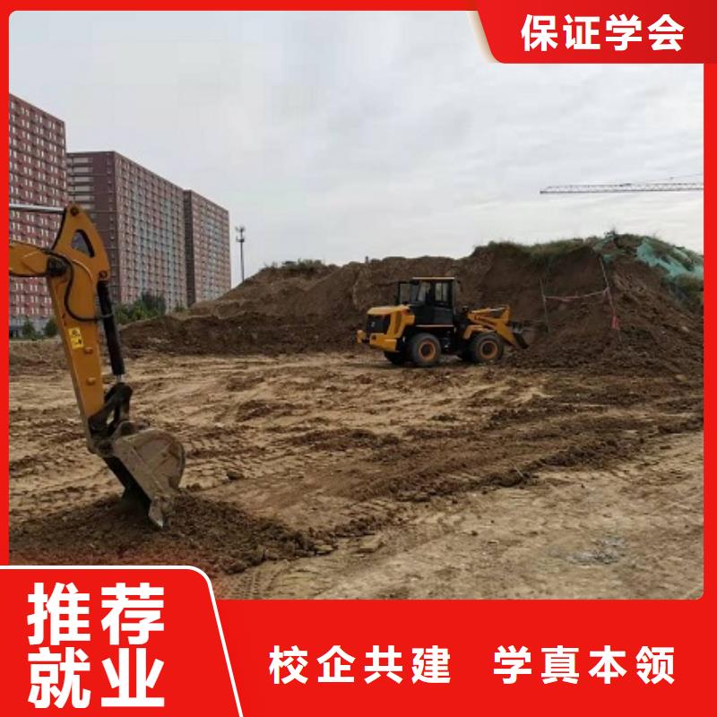 挖掘机学校虎振挖掘机课程多样