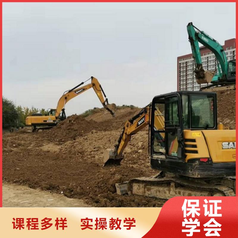 挖掘机学校虎振挖掘机课程多样
