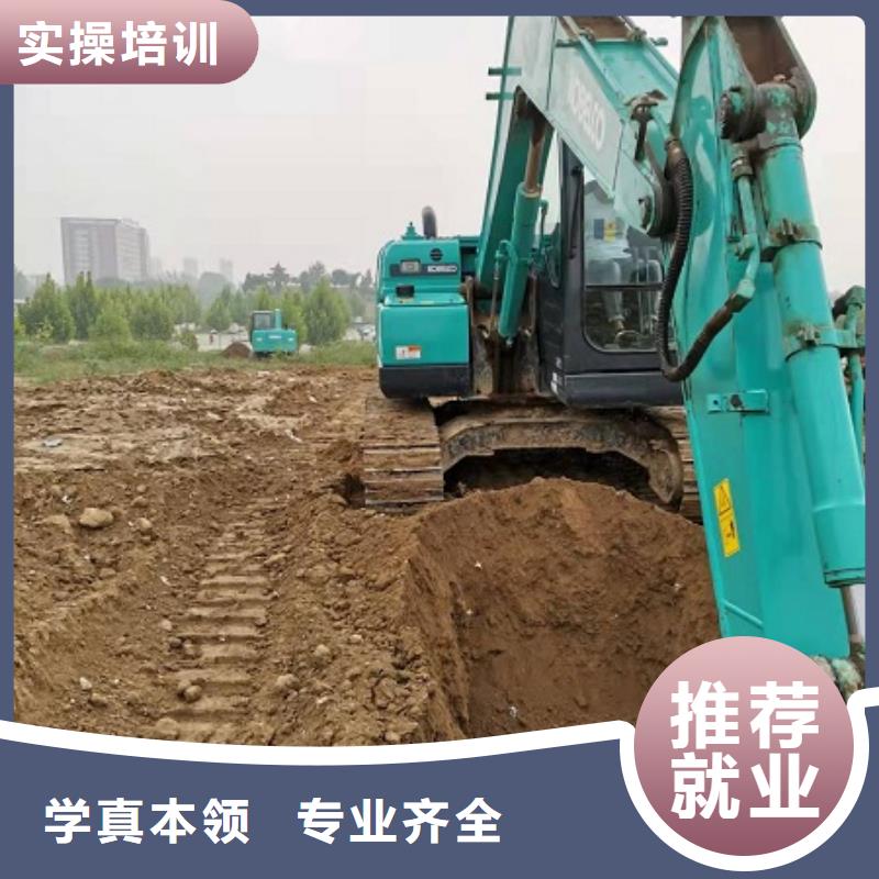 钩机培训学校哪个学校能学开挖掘机铲车叉车正规学校