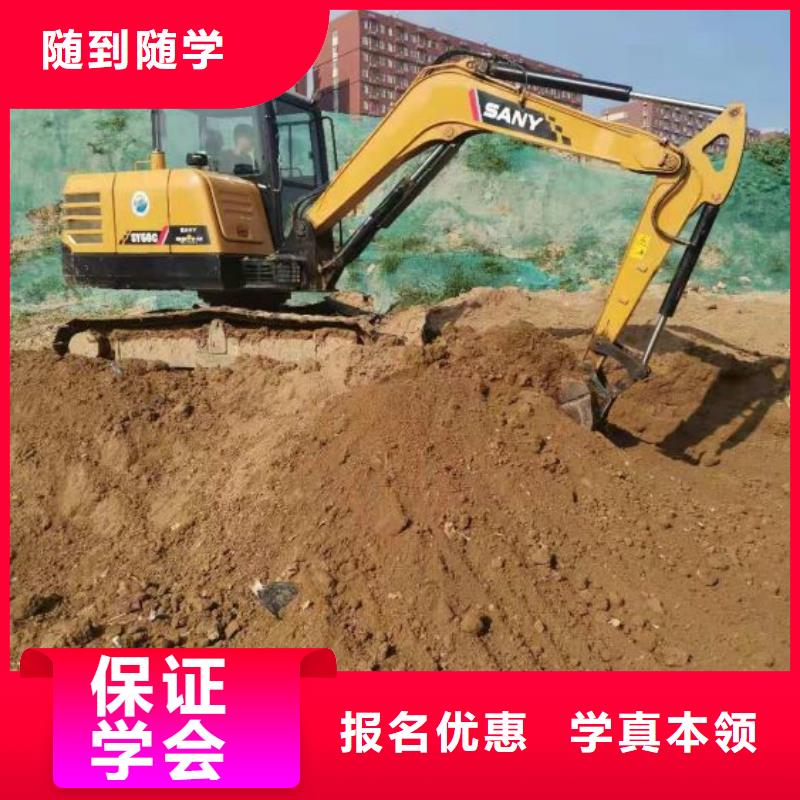 钩机培训学校哪个学校能学开挖掘机铲车叉车正规学校