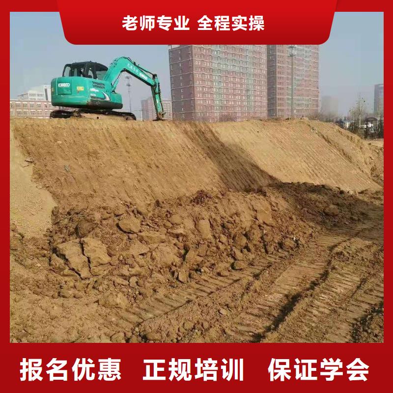 钩机培训学校哪个学校能学开挖掘机铲车叉车正规学校