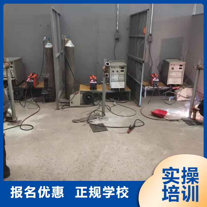 【焊工学校】学挖掘机钩机学费多少钱指导就业