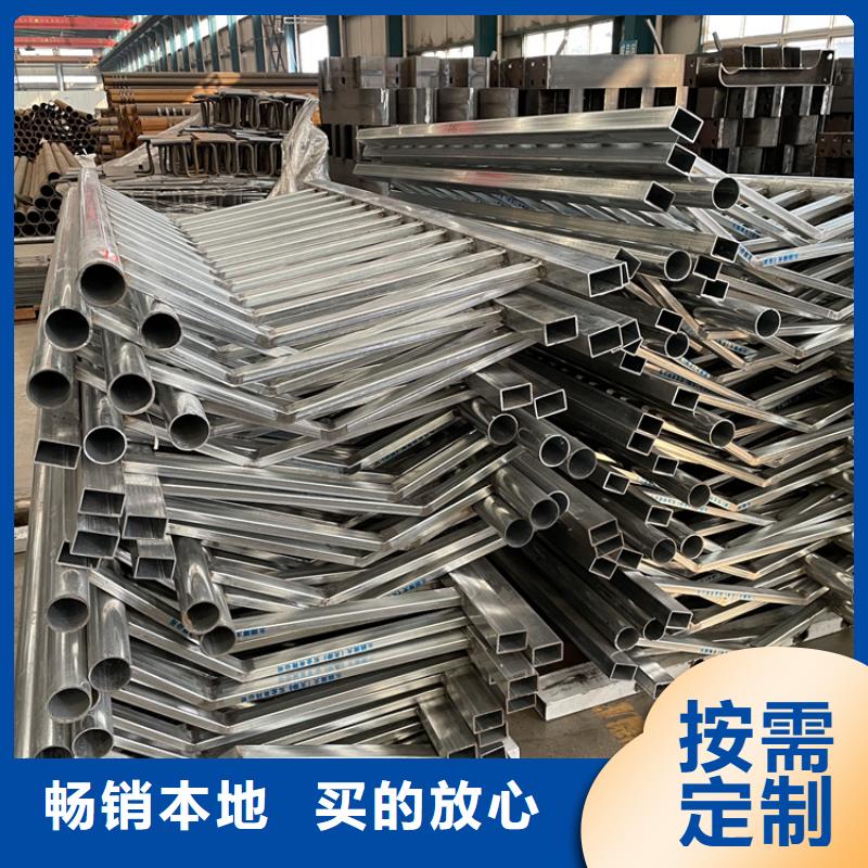 专业生产制造桥面上的防撞护栏公司