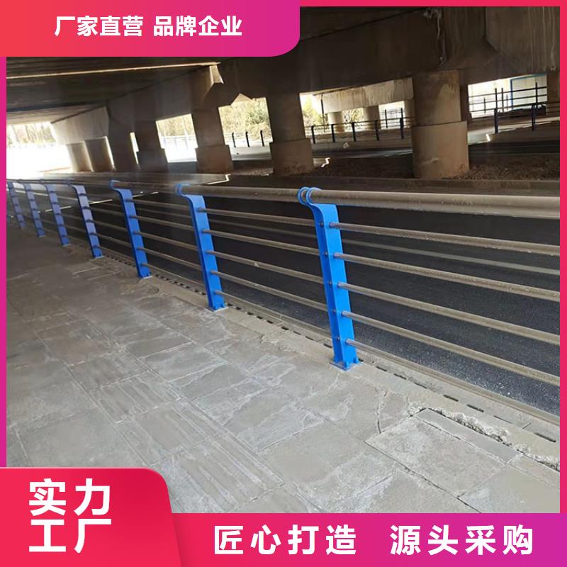 河道防撞栏杆上门施工