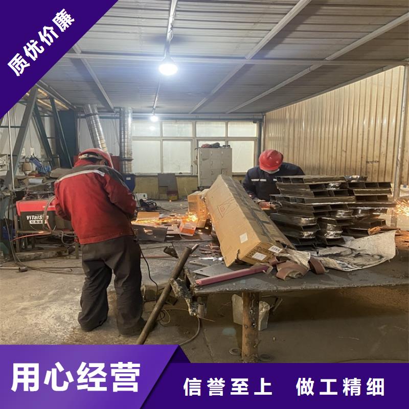 专注制造三横梁防撞栏杆厂家