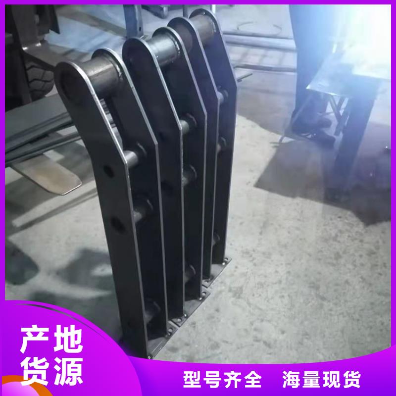 优选四横梁防撞护栏