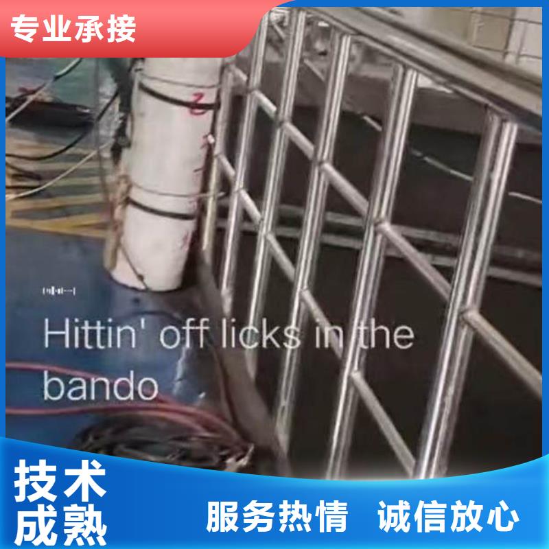 打捞队搜救队伍一身边的潜水队伍